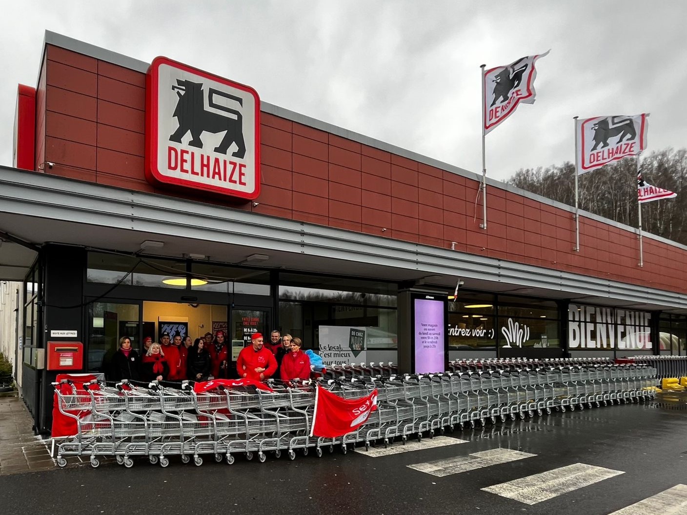 Quelque 450 pertes d'emploi depuis la franchisation des magasins Delhaize, selon la CNE