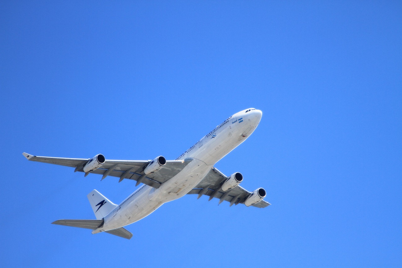 Le risque de mourir en avion divisé par deux chaque décennie, selon une étude