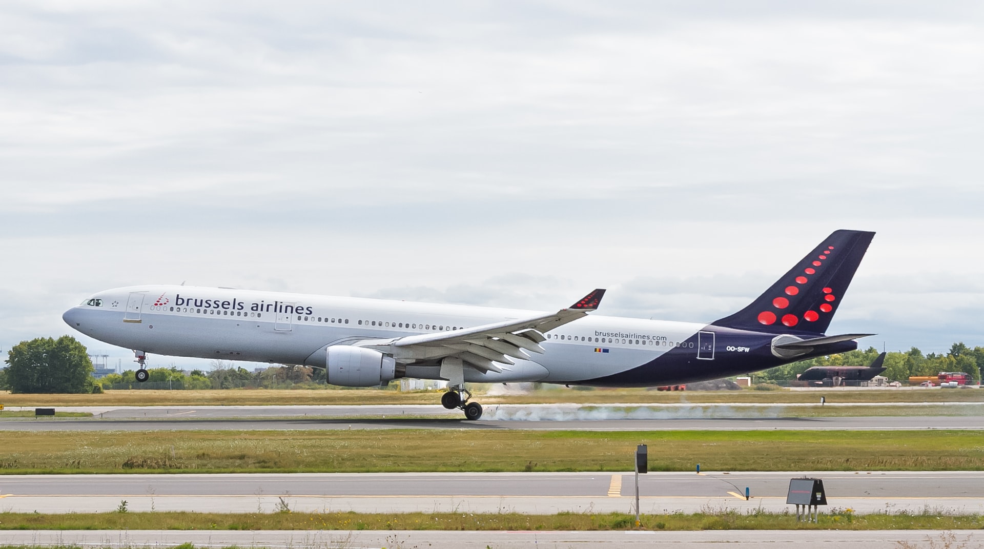 Le groupe Lufthansa, qui comprend Brussels Airlines, lance une surtaxe allant jusqu'à 72 euros par vol