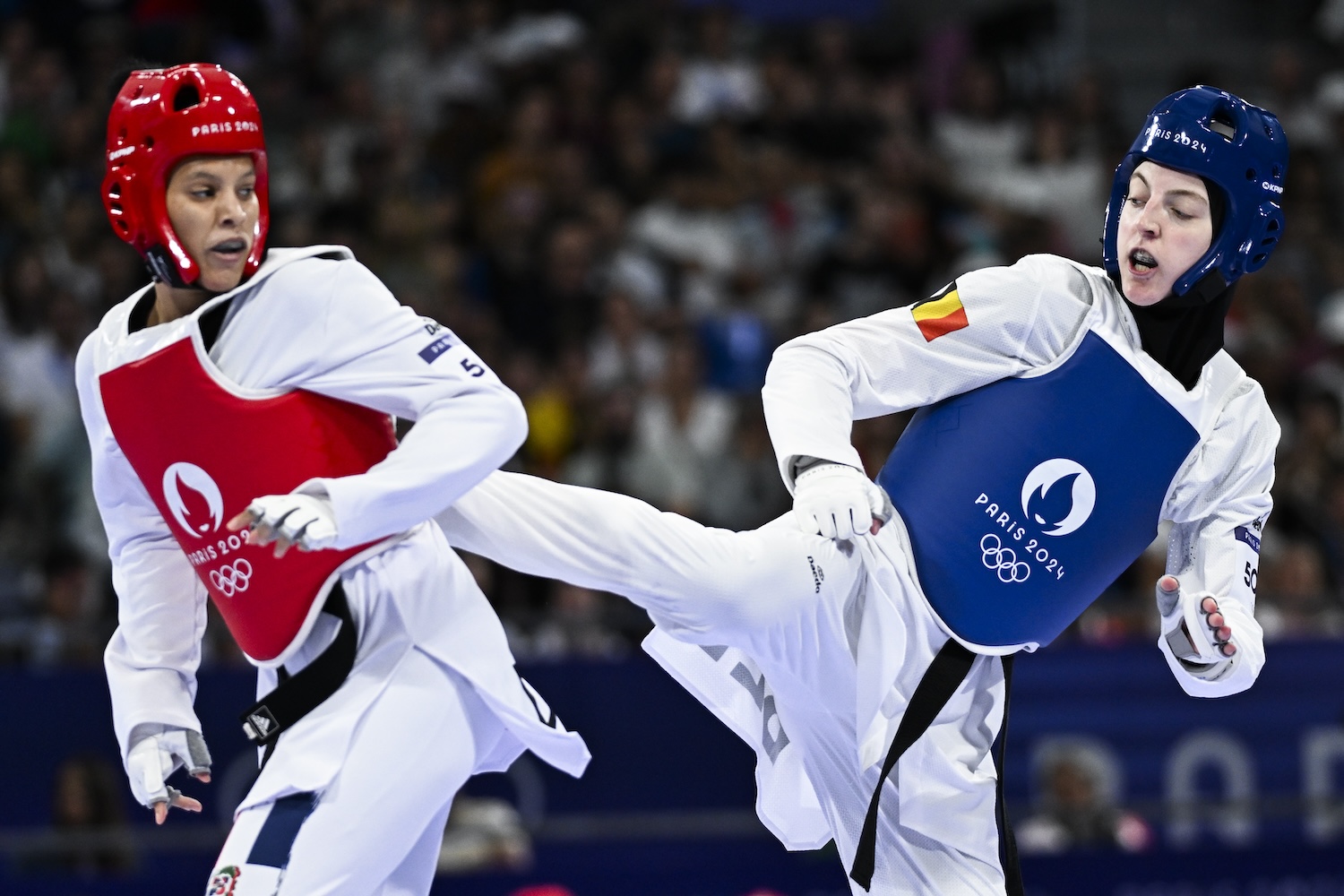 JO 2024 : Sarah Chaâri se qualifie en deux rounds pour les quarts de finale en -67 kg