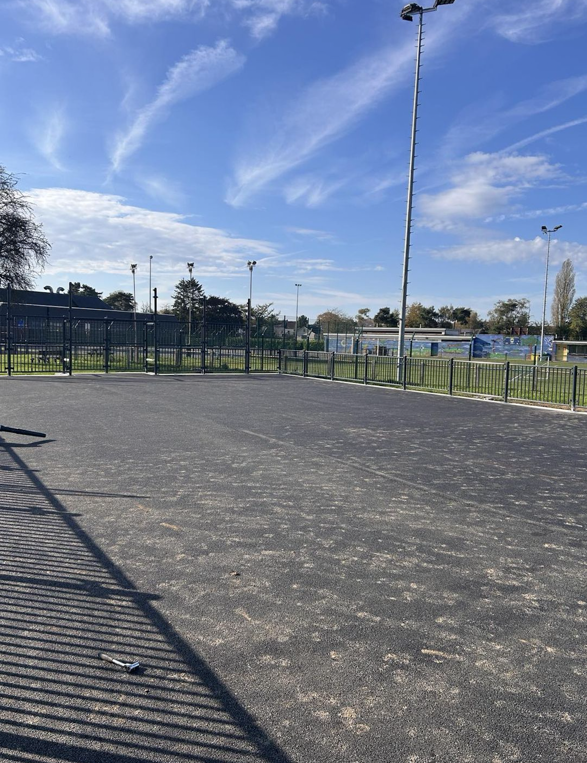 Trazegnies se dote d'un nouveau terrain synthétique de foot de rue