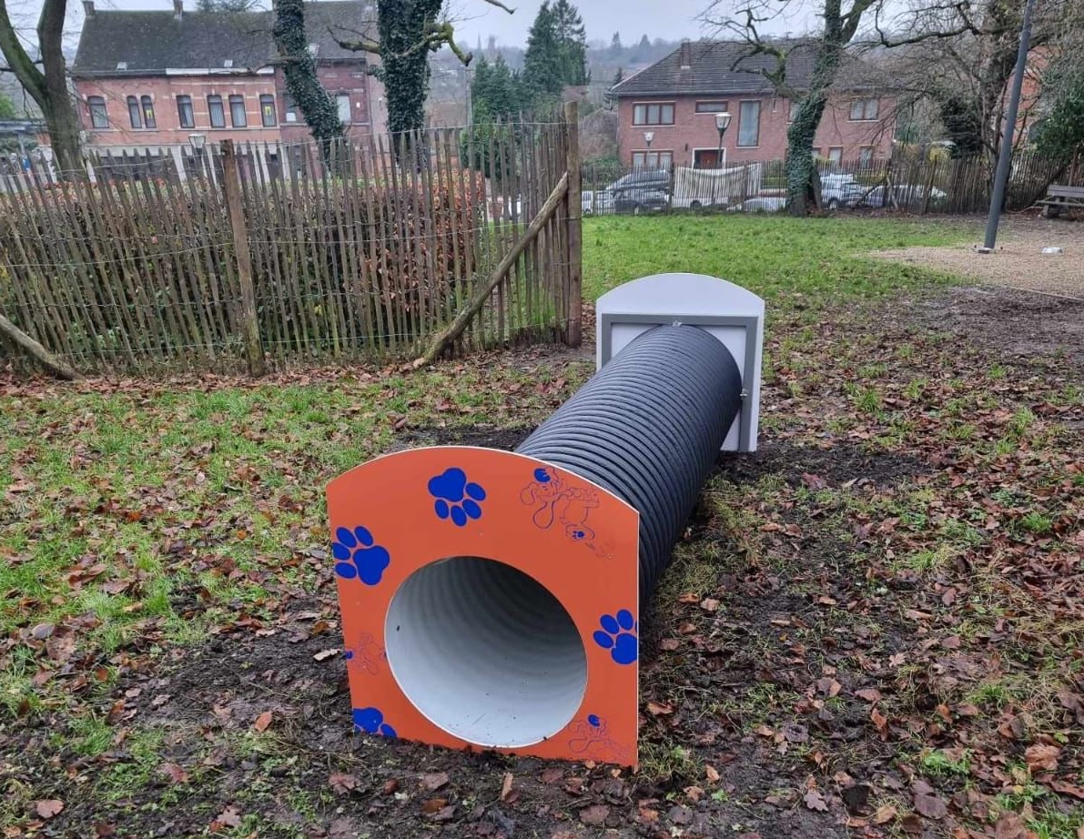 Le parc canin de Courcelles s’équipe d’un espace d’agility