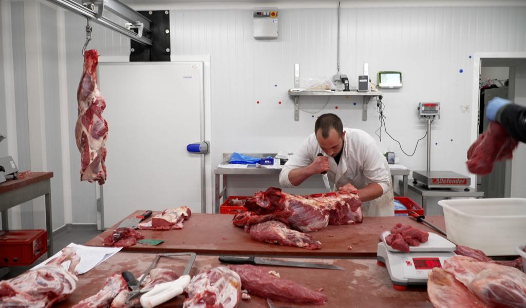 Strée: Un atelier de découpe de viande a été repris par une coopérative