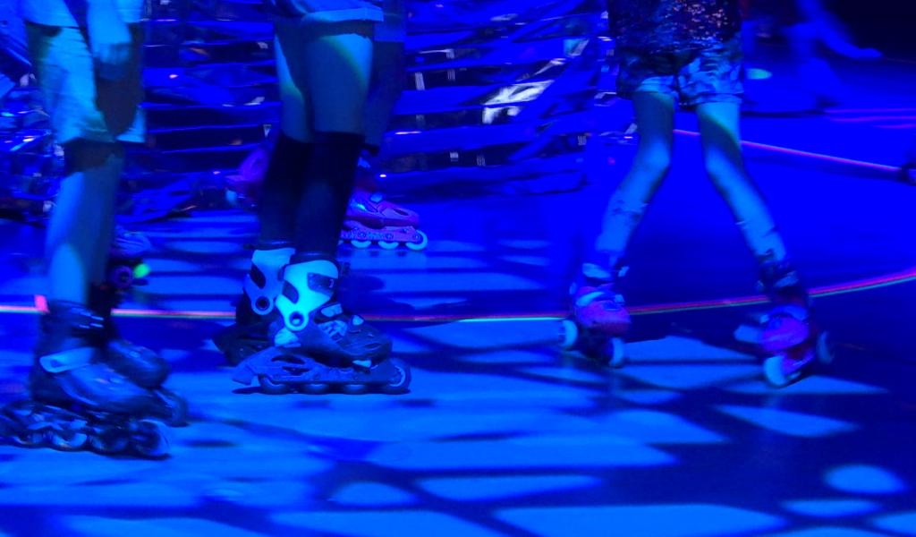 La "Roller Disco" a fait vibrer les patineurs à l'EDEN