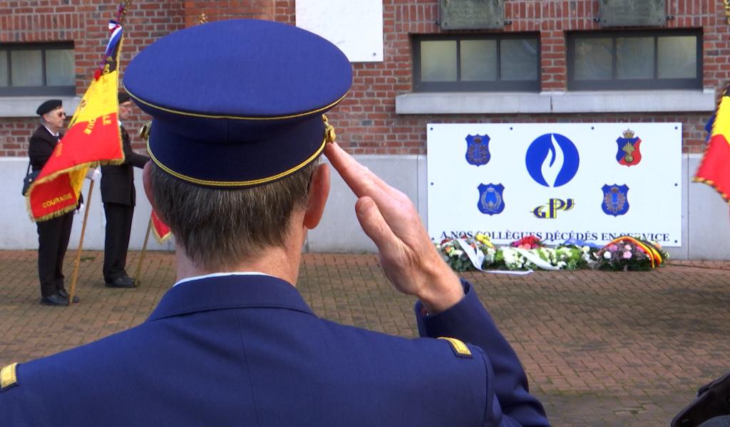 Cérémonie de commémoration en hommage aux policiers tombés en service