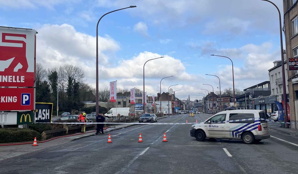 Découverte d'une grenade sur la porte d'un commerce à Marcinelle