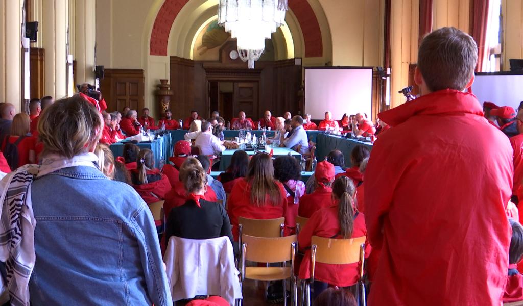 Charleroi : les syndicats investissent l’Hôtel de Ville pour se faire entendre
