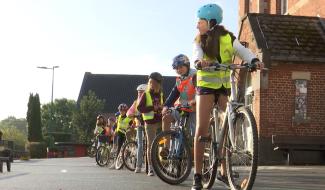 Casque et chasuble indispensables pour une rentrée scolaire à vélo en toute sécurité