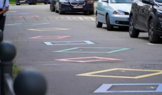 Charleroi : des marquages ludiques et colorés pour sécuriser les abords des écoles