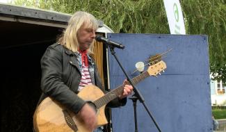 C Local : JJ Renaud chante Renaud