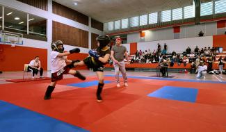 Le tatami de sortie au COS pour les championnats de Belgique junior d'arts martiaux