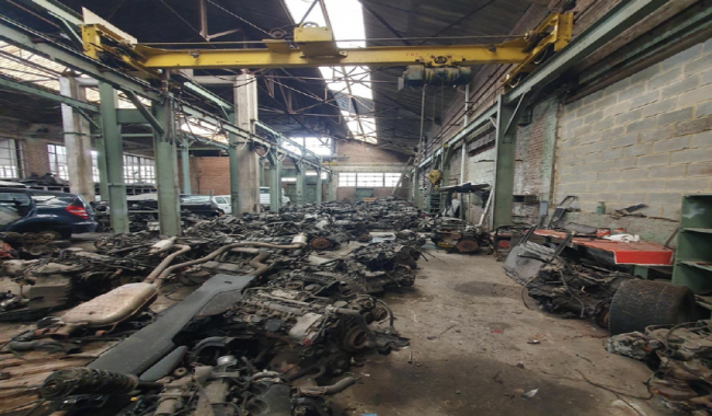 Fontaine-L’Evêque: découverte d'un site rempli de pièces automobiles et de nombreuses voitures