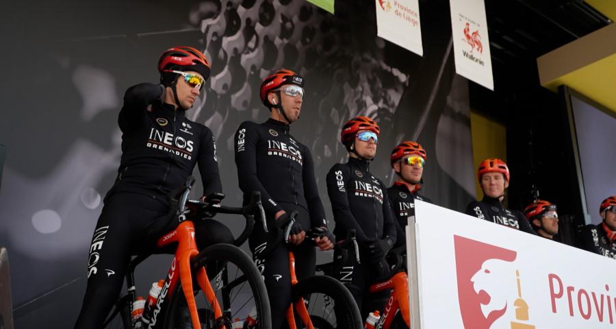 Cyclisme: Ambiance au départ de la Flèche Wallonne à Charleroi