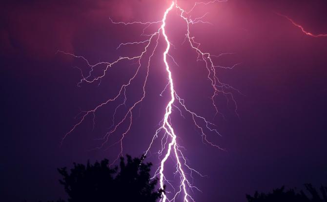 Alerte jaune aux orages sur les provinces de Luxembourg, Namur et Hainaut, le 1722 activé